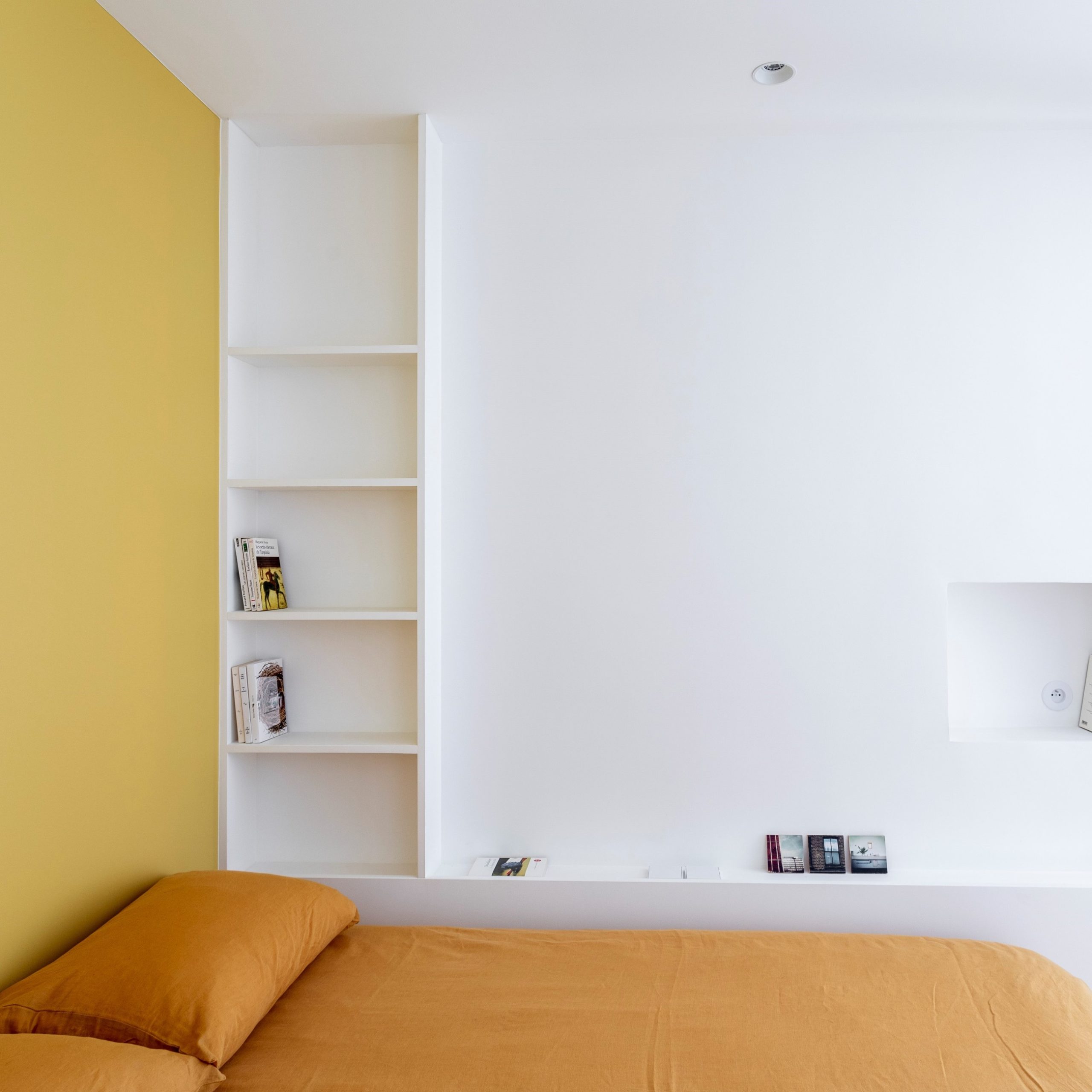 chambre-jaune-niche