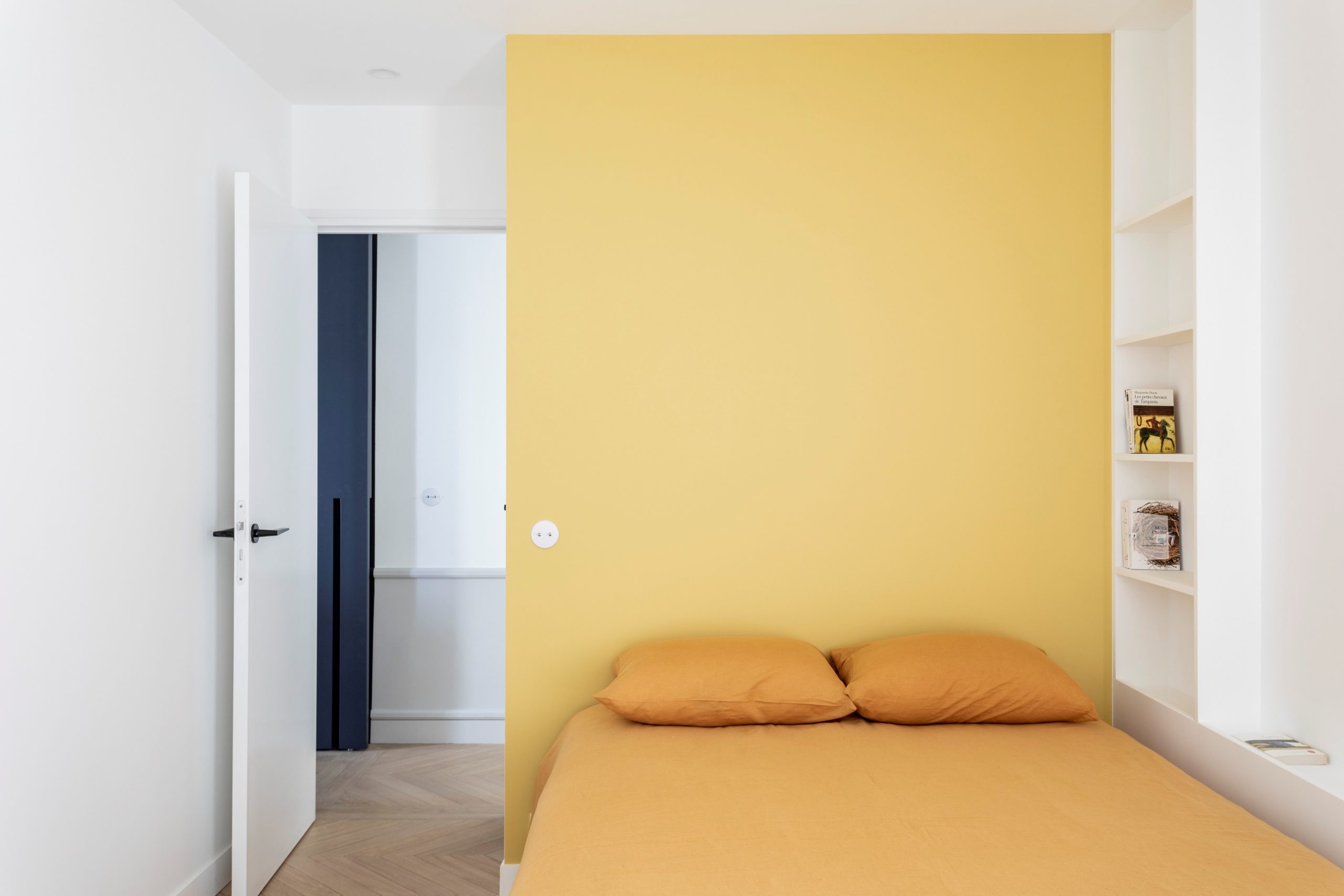 chambre jaune niche point de hongrie