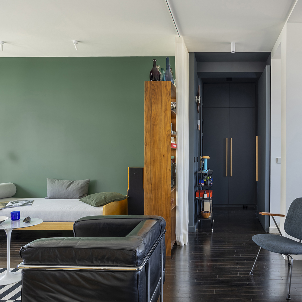 alcove annees 50 mur couleurs zoning parquet sombre