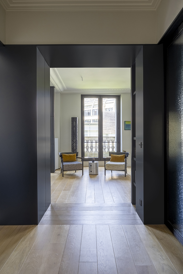 meuble passage encadrement noir
