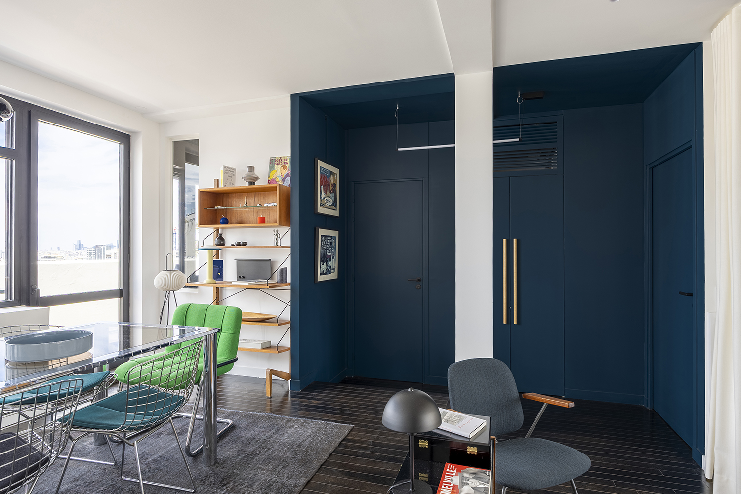 alcove bleu crepuscule parquet sombre estrade