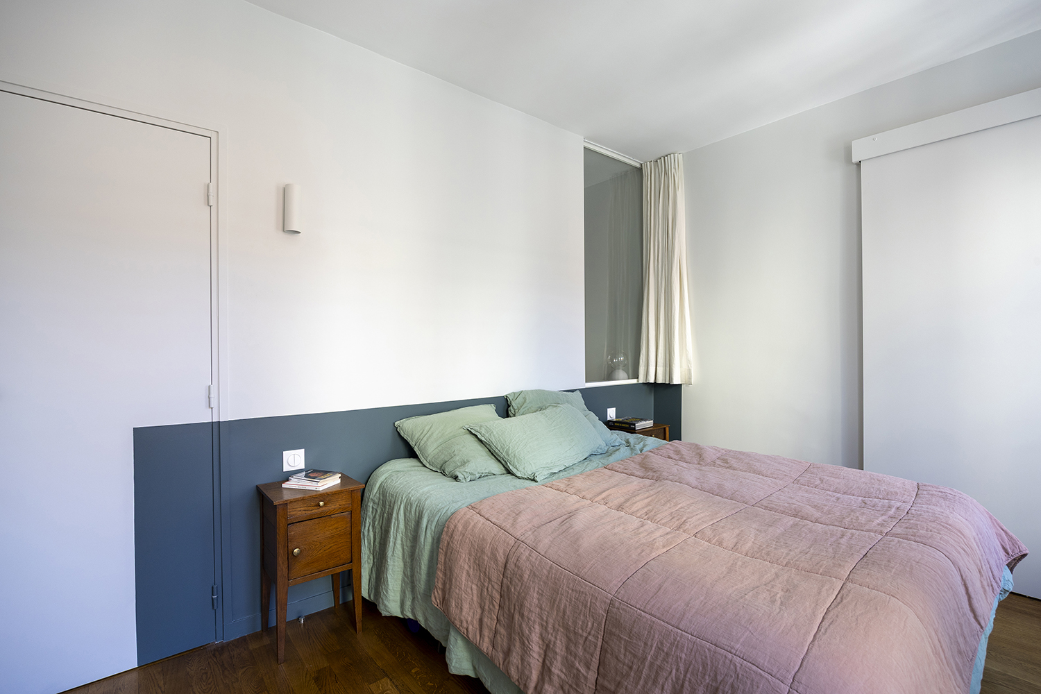 chambre tete de lit zoning couleur fenetre interieure
