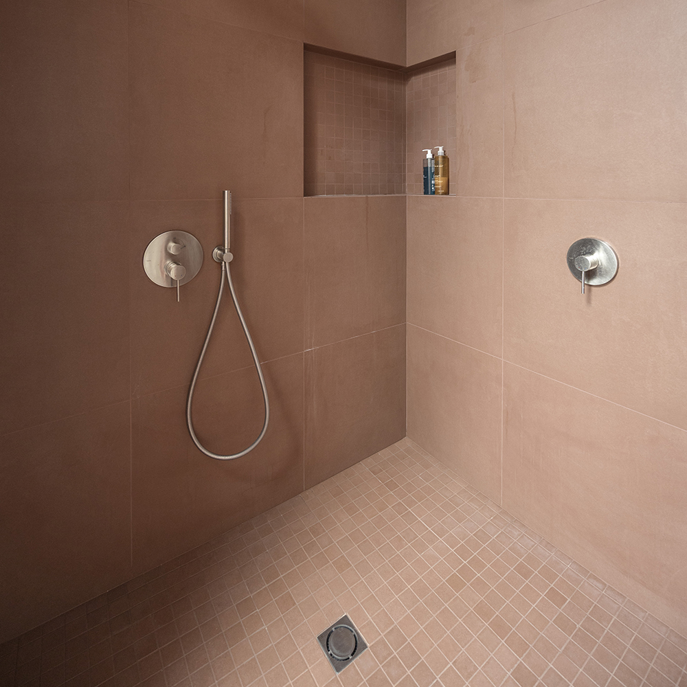 douche double terracotta robinetterie inox niche