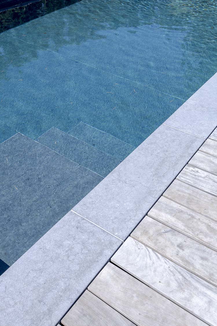 margelle piscine pierre du hainaut